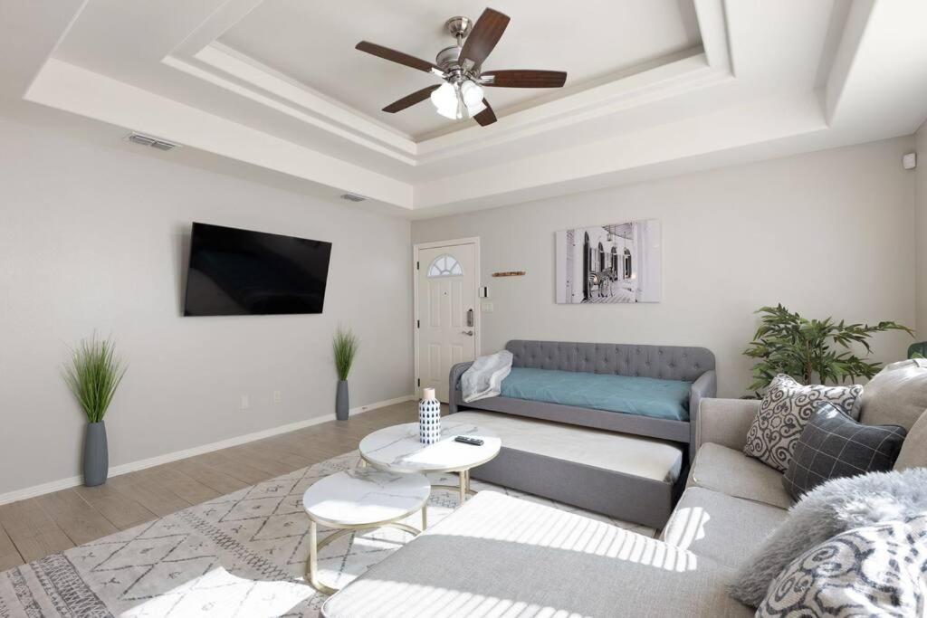 Cozy 3 Bed 2 Bath Apartment, Near Shopping Plazas, Expressway And Free Parking Edinburg Esterno foto