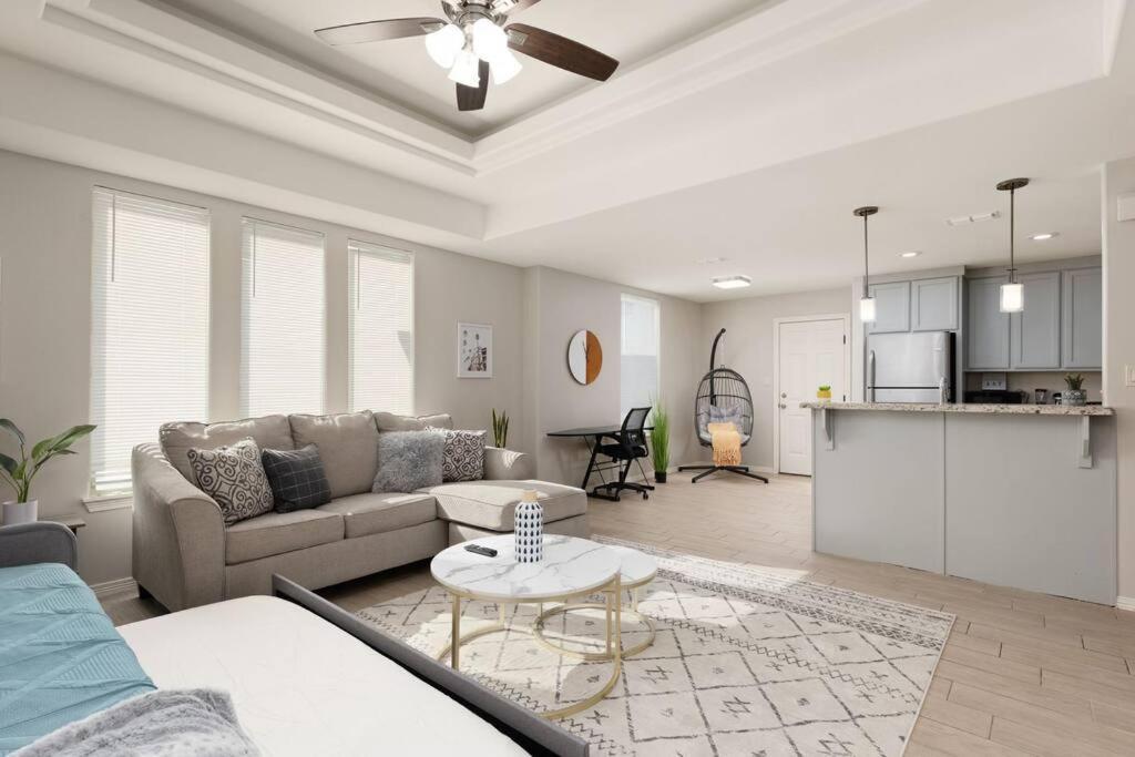 Cozy 3 Bed 2 Bath Apartment, Near Shopping Plazas, Expressway And Free Parking Edinburg Esterno foto